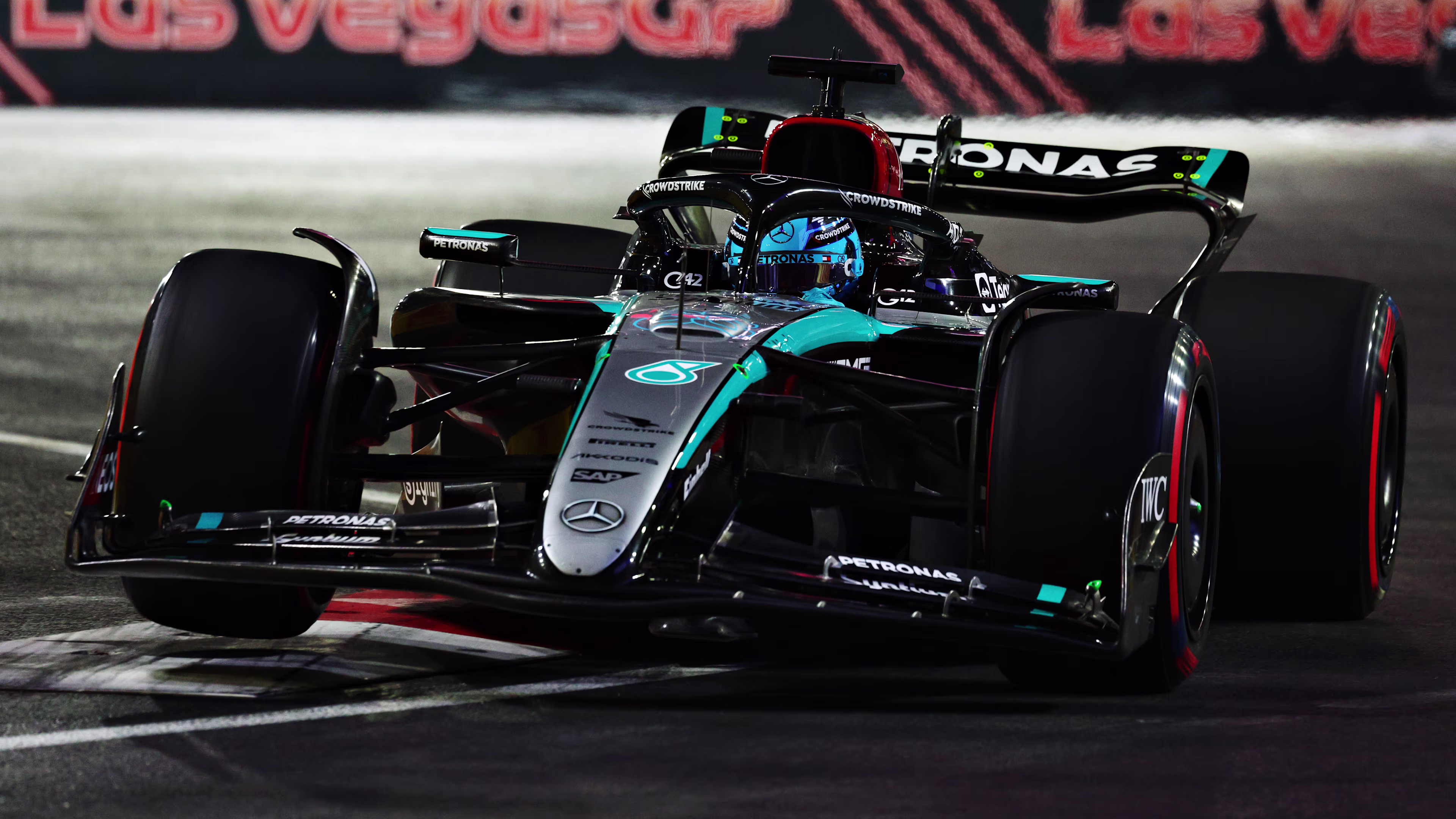 Featured image for Russell Dominates Chilly Las Vegas GP Practice Amid Red Flags