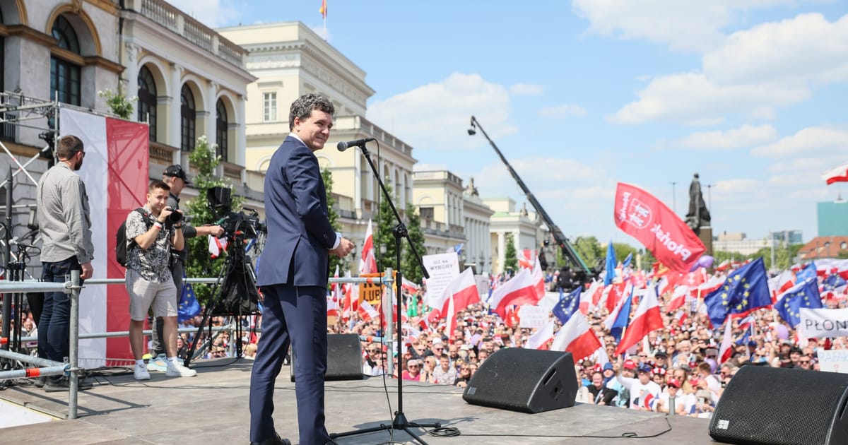 Romania's New President Nicușor Dan Faces Political Challenges Amidst Controversy