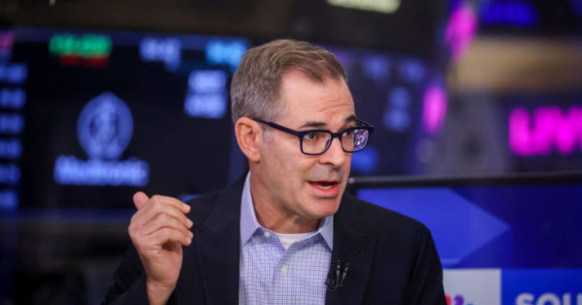 Featured image for CoreWeave's Stock Plummets Amid Earnings and Data Center Delays