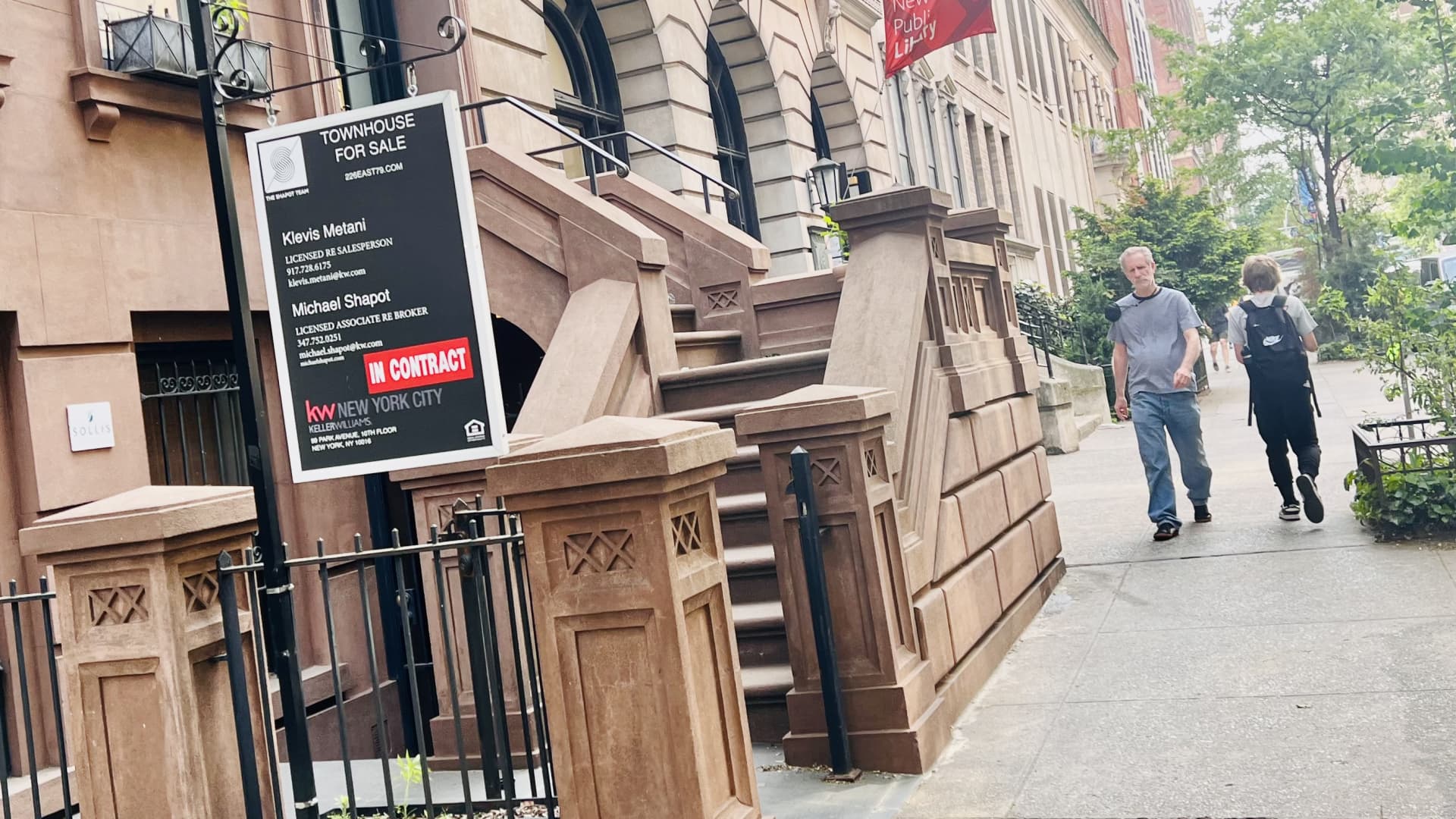 Featured image for Mortgage Rates Hit 3-Year Low, Sparking Refinance Boom