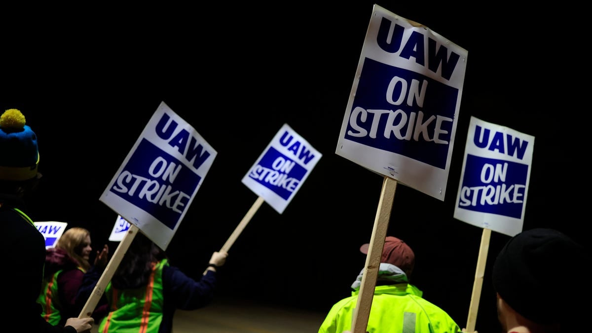 Featured image for UAW Strike's Ripple Effect: Ford Lays Off 550 Employees