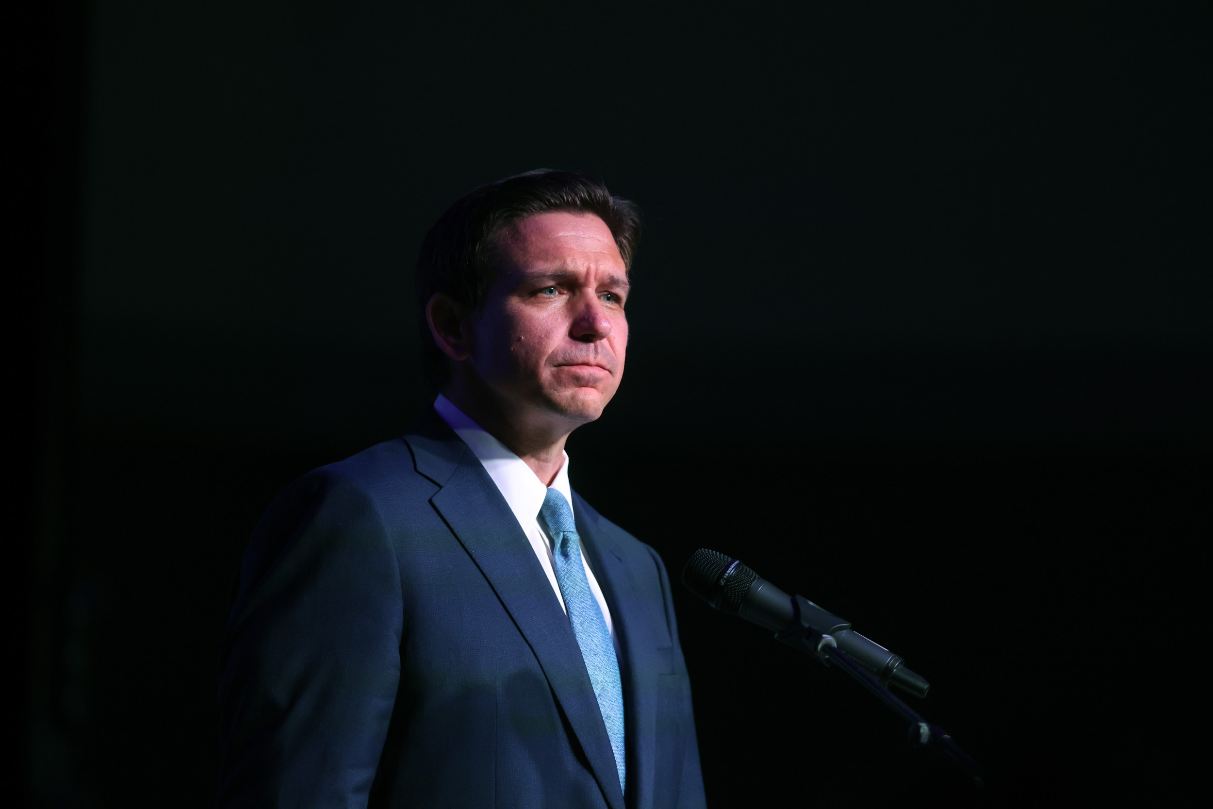 DeSantis Sparks Outrage by Keeping Travel Records Secret and Approving Anti-Illegal Immigration Bill
