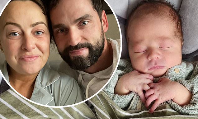 Featured image for 'Love Is Blind' Star Jessica Batten Gives Birth to First Child with Husband Benjamin McGrath