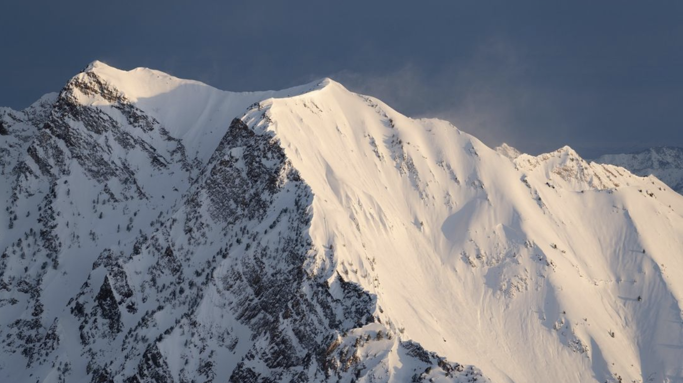 Utah Ski Resorts Impose Interlodge Orders After Avalanche