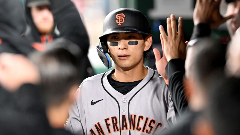 Featured image for Giants' Jung Hoo Lee Stuns with 'Catch of the Decade'