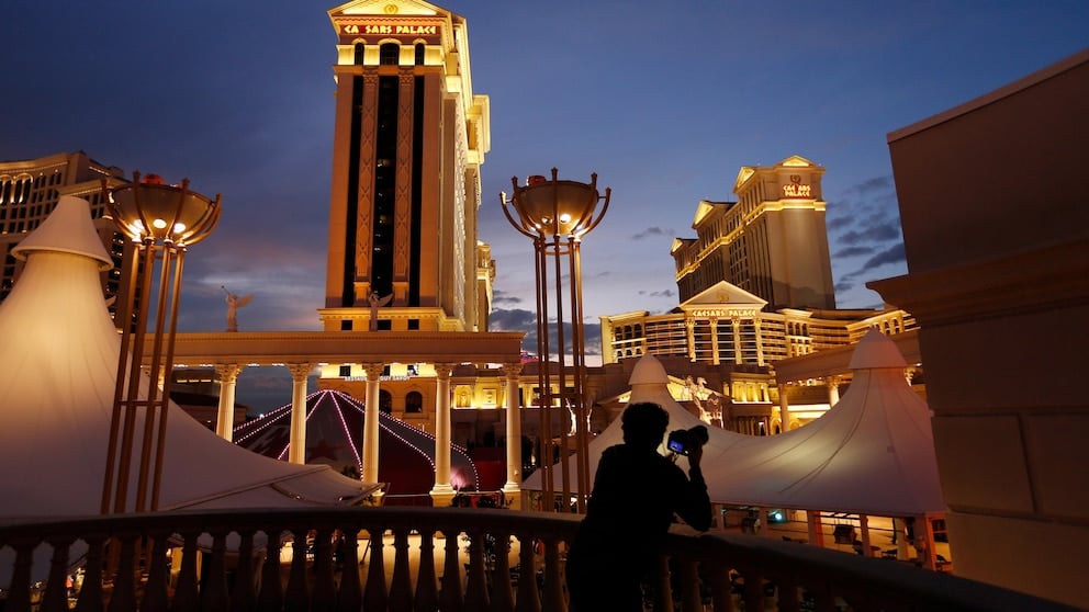 Featured image for Tentative Deals Reached to Avert Las Vegas Hotel Worker Strikes