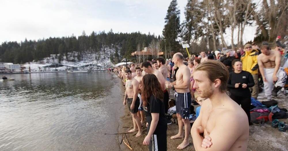 "Brave Hundreds Dive into 2024 with Polar Bear Plunges Across Lakes Coeur d'Alene and Michigan"
