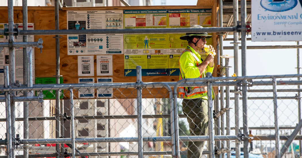 Featured image for Texas Law Eliminates Water Breaks for Construction Workers Amidst Heat Wave
