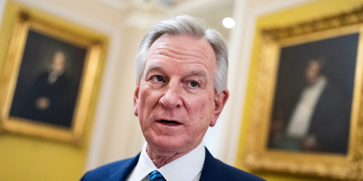 "Congress Divided Over Trump's Ukraine Aid Loan Proposal"