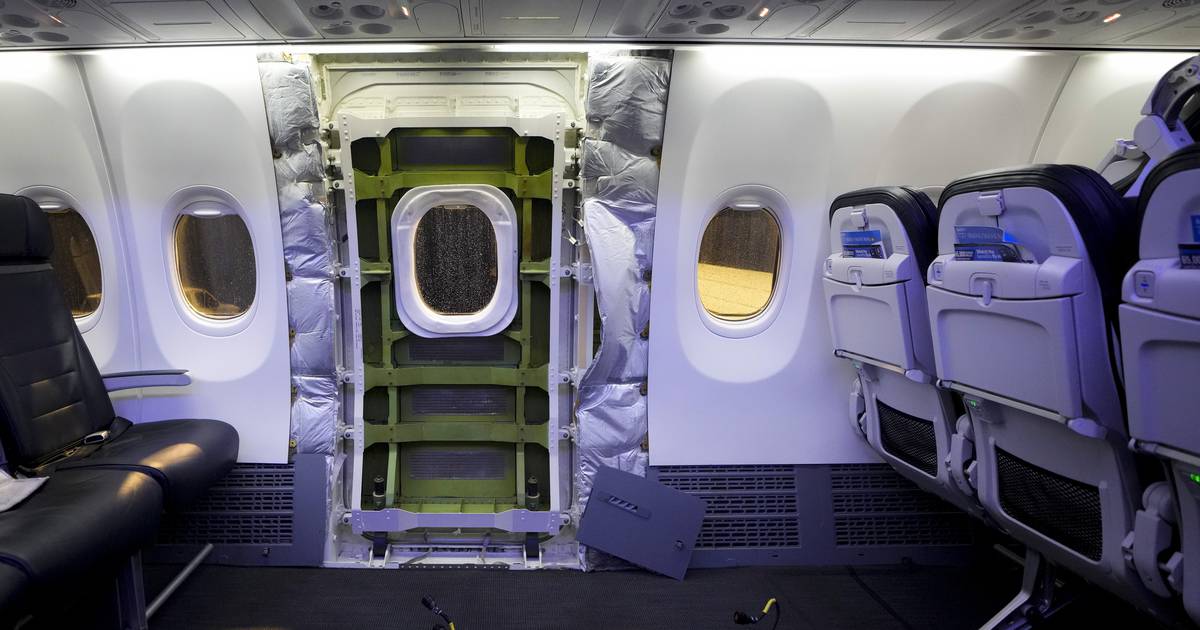 Featured image for "Boeing Faces Legal Action Over Alaska Airlines 737 MAX 9 Blowout"