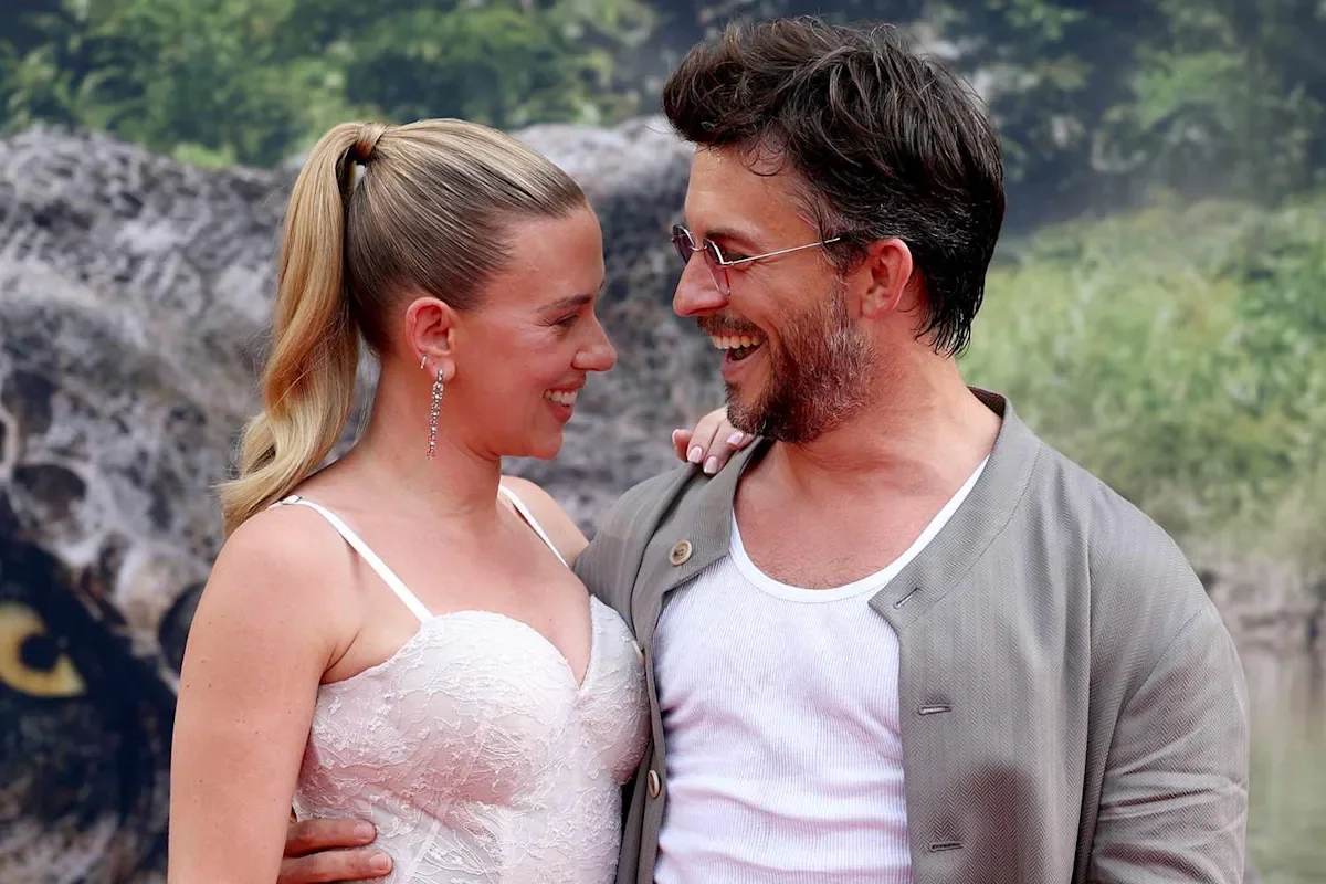 Jonathan Bailey and Scarlett Johansson Share Red Carpet Kisses Amid PDA Debate