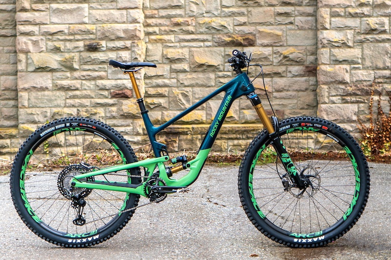 Featured image for "2024 Rocky Mountain Altitude: Revamped Frame and LC2R Suspension for Race-Ready Performance"