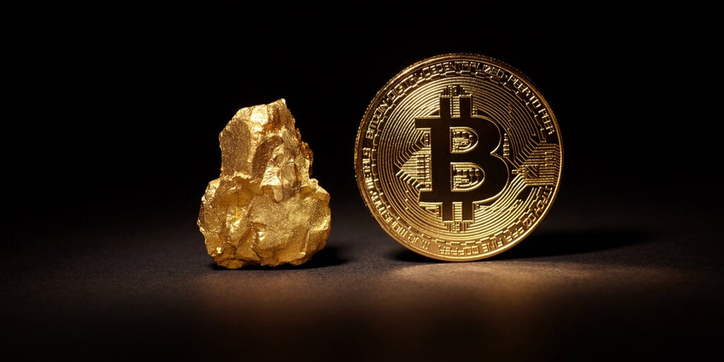 Bitcoin ETFs Gain Momentum, Rivaling Gold and Drawing Investment Advisors' Attention