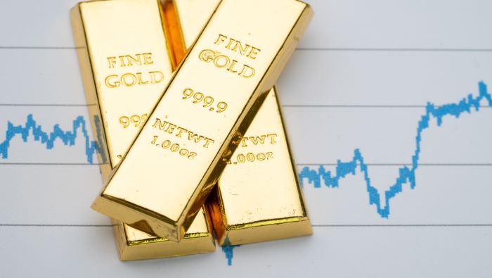 Featured image for Gold Prices Retreat as Dollar Strengthens and US Yields Rise