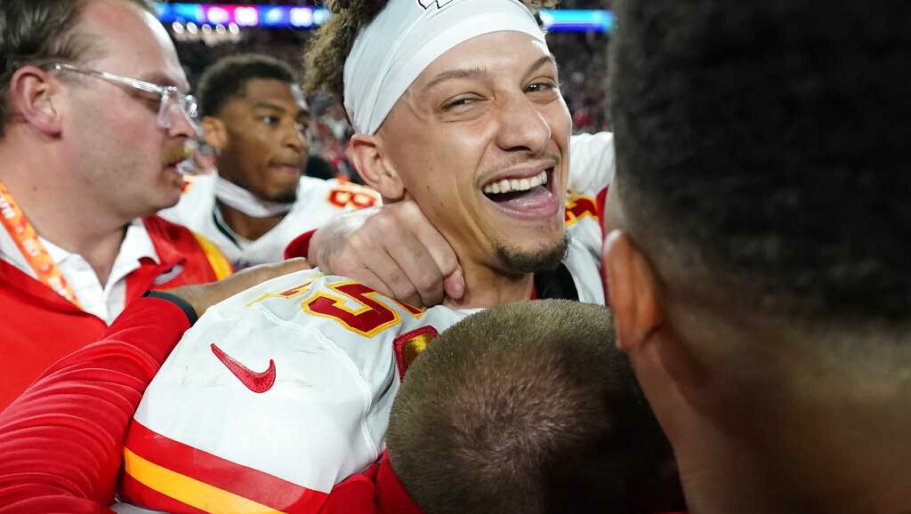 Featured image for "Chiefs' 2023 Schedule: 6 Primetime Games, Christmas Showdown, Germany Trip, and Key Decisions Explained"