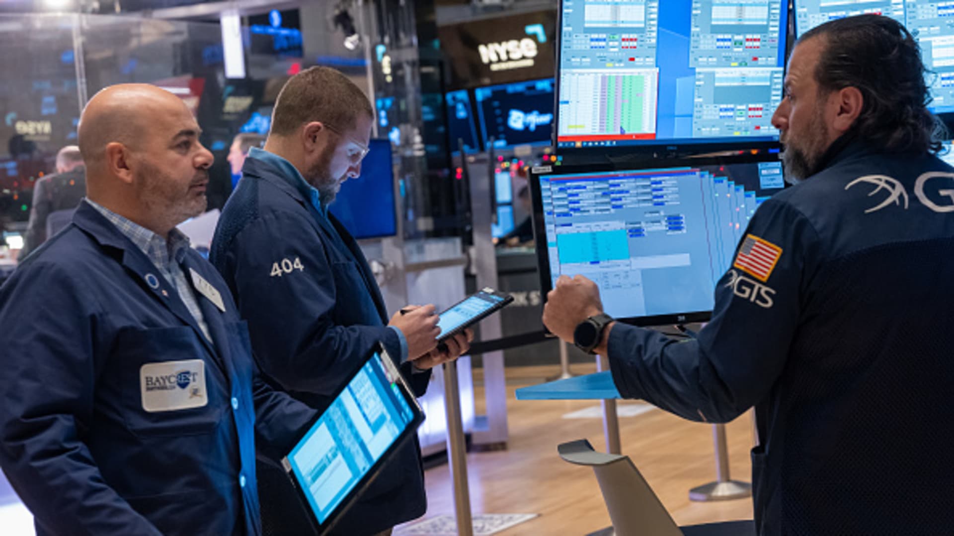 "10-Year Treasury Yields Surge as Strong Jobs Data Dampen Rate Cut Expectations"