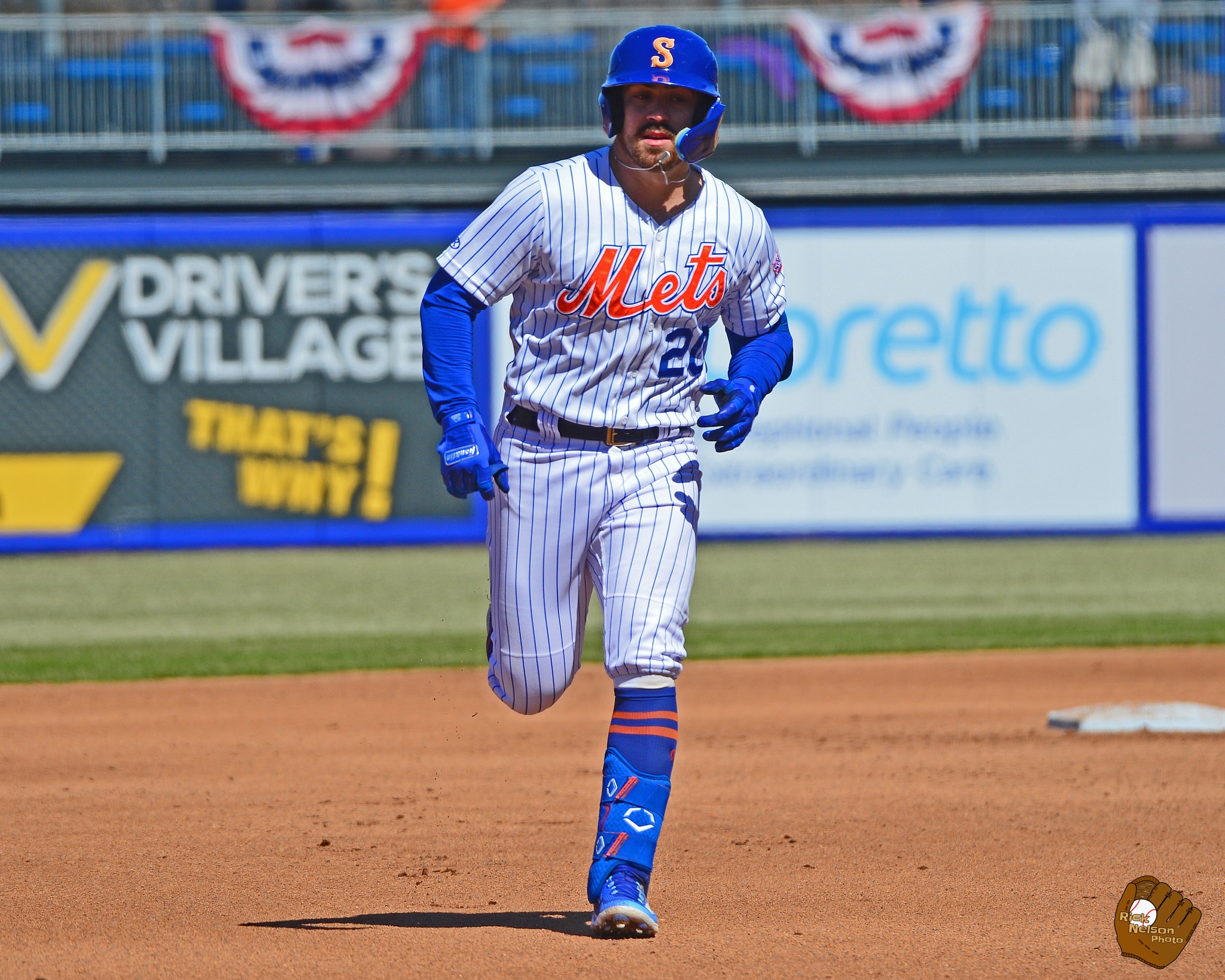 Featured image for Mets trade Eduardo Escobar to Angels for minor leaguers, call up Danny Mendick.