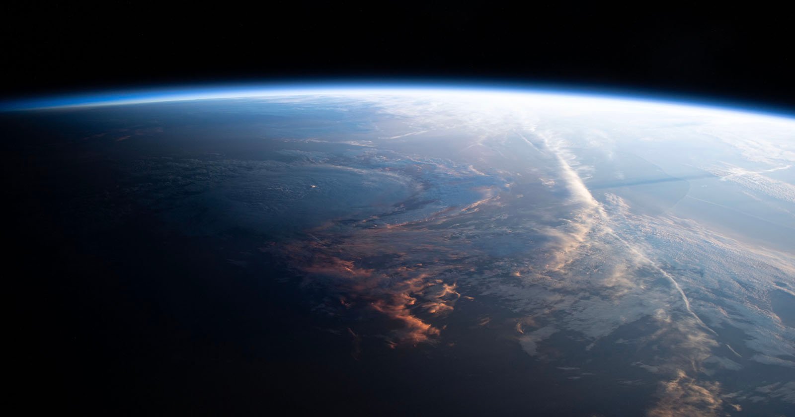"Private Astronaut's Breathtaking Earth Photos from ISS"