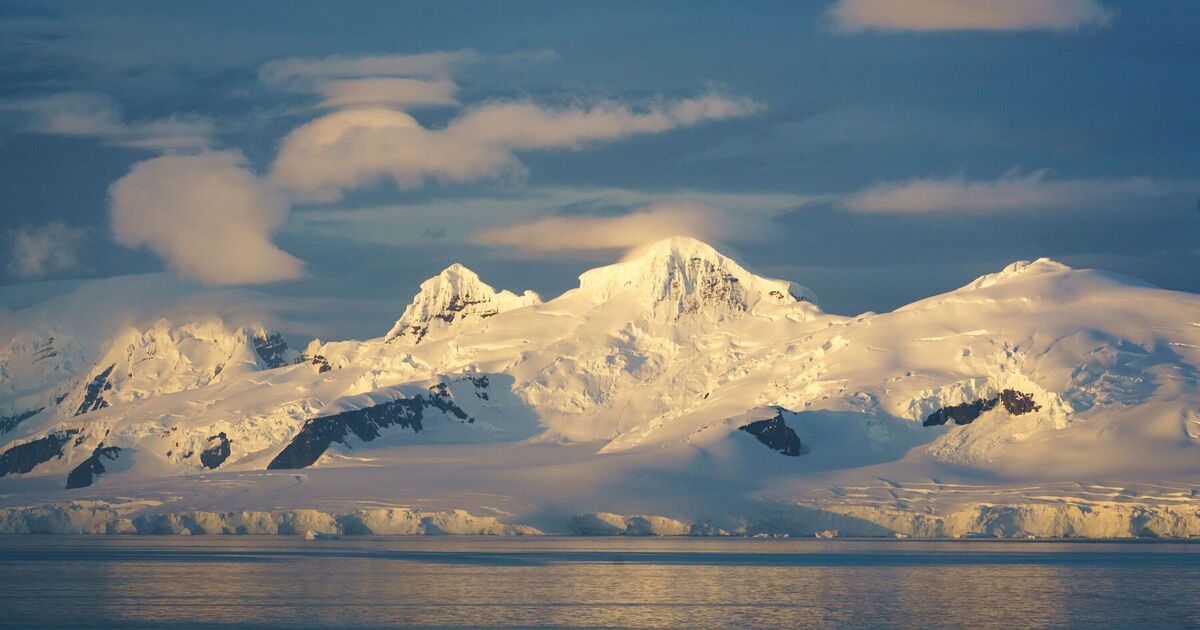 Featured image for Ancient Lost World Discovered Beneath Antarctic Ice