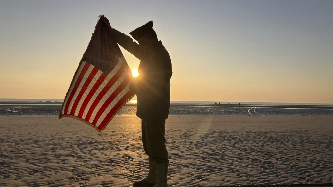 Biden Honors D-Day Veterans, Draws Parallels to Ukraine Conflict