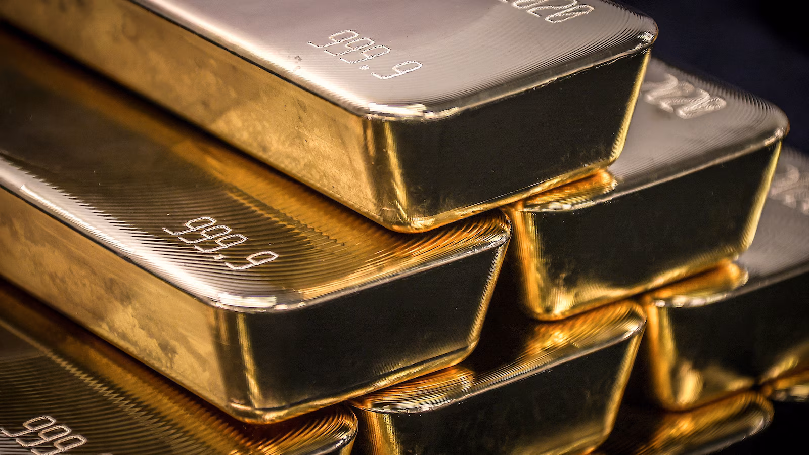 Featured image for Gold and Silver Reach Record Highs Amid Global Economic Uncertainty