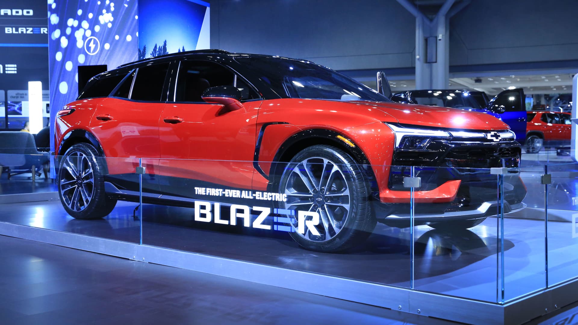 Featured image for "GM Resumes Chevy Blazer EV Sales with Lower Prices After Software Issues"