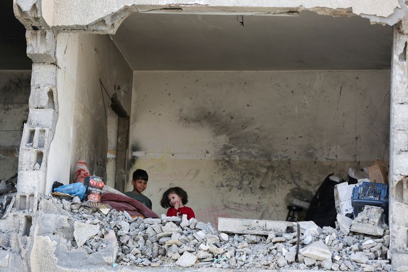 "Israeli Forces Intensify Gaza Offensive, Resulting in Dozens of Palestinian Deaths"