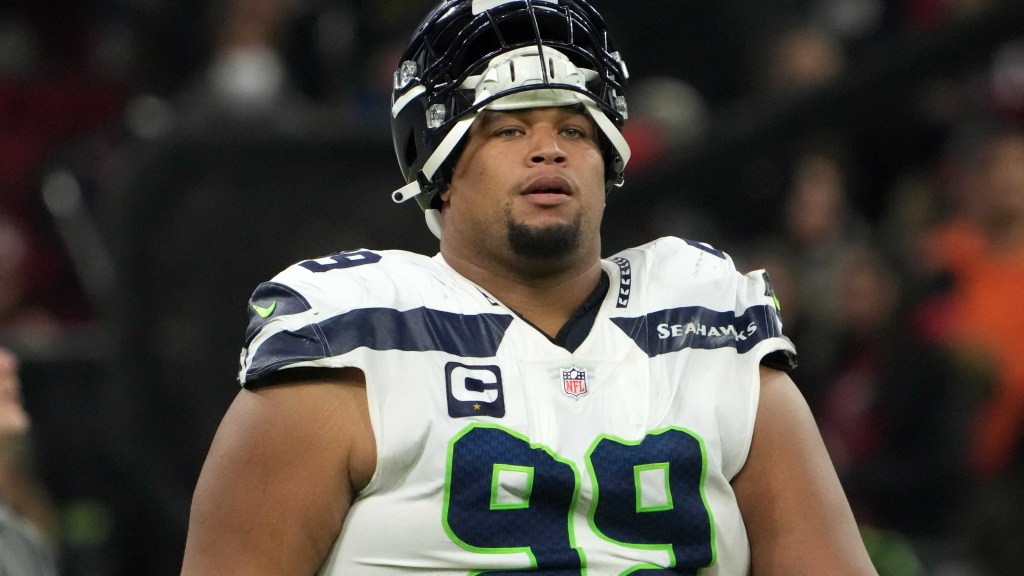 "NFL free agent Al Woods remains unsigned after visits with Browns and Jets"