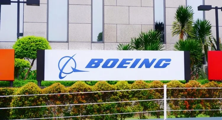 Boeing Relocates Defense HQ to St. Louis, Shares Slip