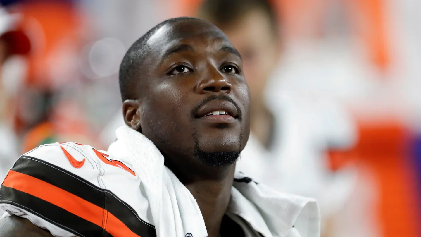 Former NFL player Chris Smith dies at 31.