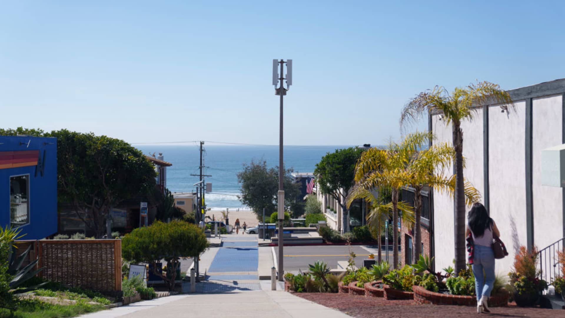 Featured image for "AT&T Outage Prompts Reimbursement for Impacted Customers"