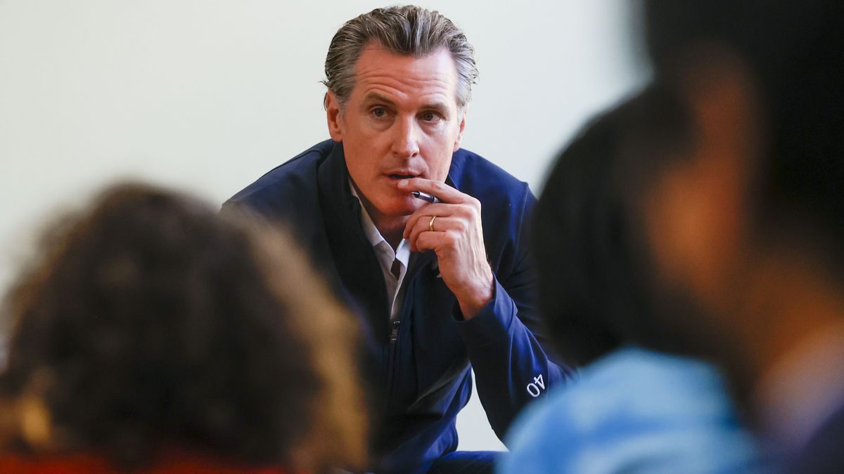 Featured image for Newsom vs. DeSantis: College Visits Spark Political Feud.