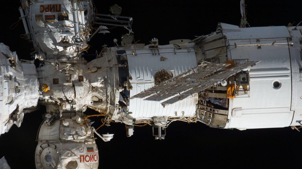 Featured image for "Escalating Air Leak Threatens Russian Segment of ISS"