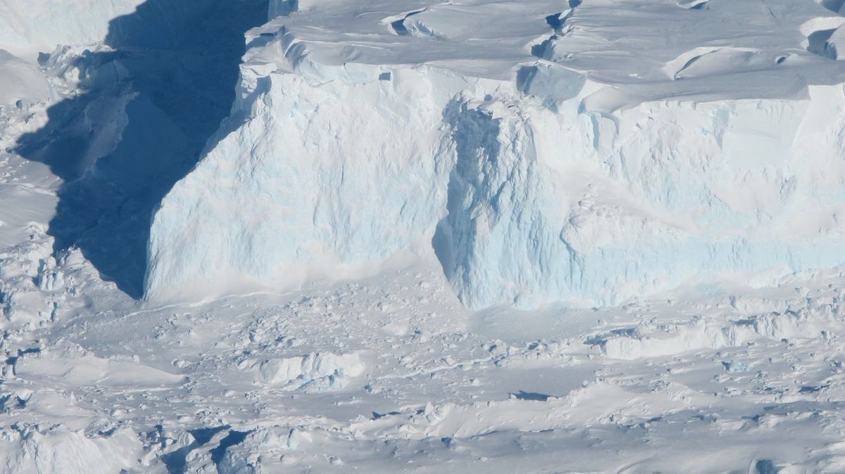 Featured image for "Doomsday Glacier Melting Faster, Raising Sea-Level Concerns"