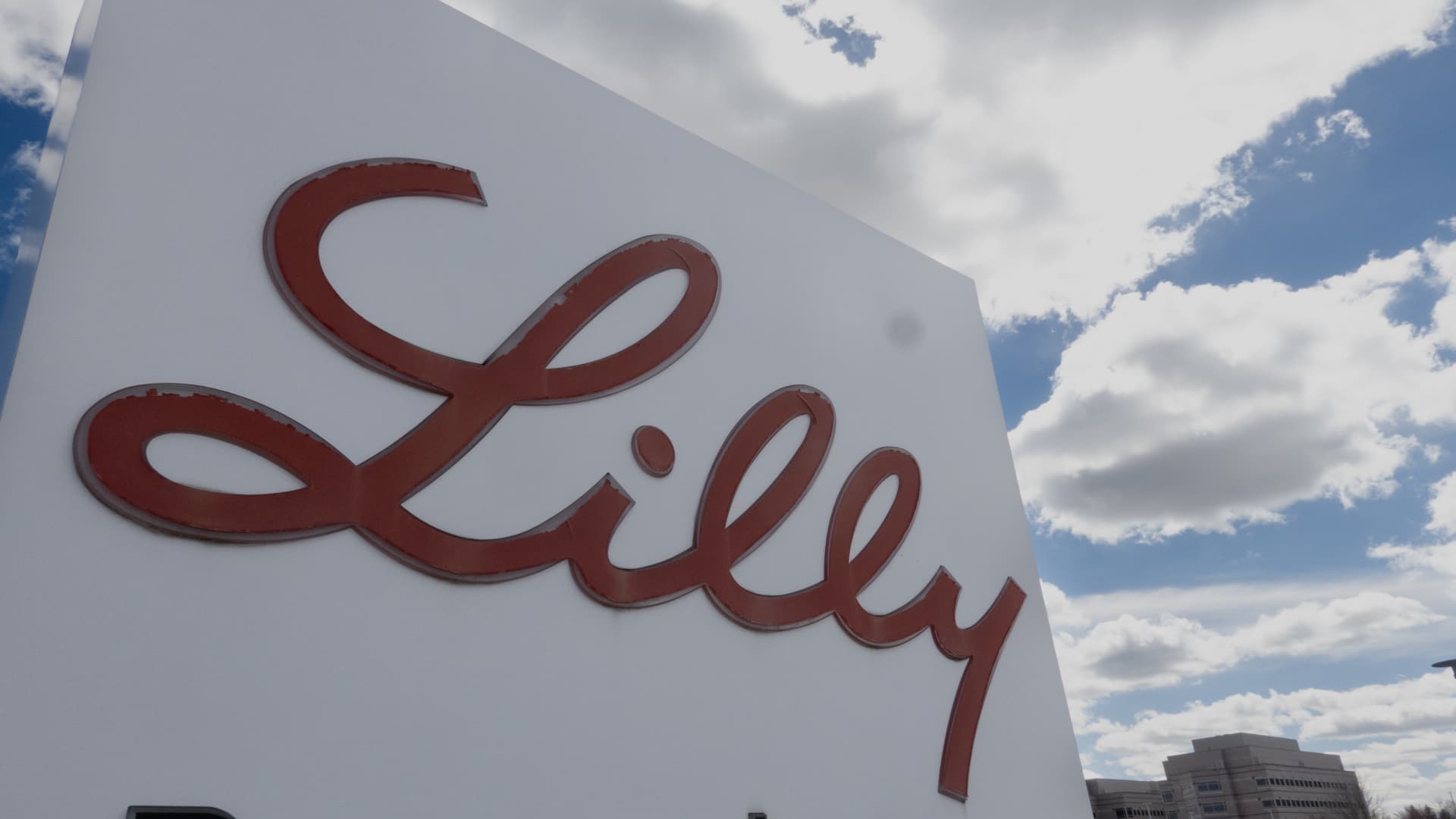 Featured image for Eli Lilly's Obesity Pill Achieves Significant Weight Loss in Clinical Trials