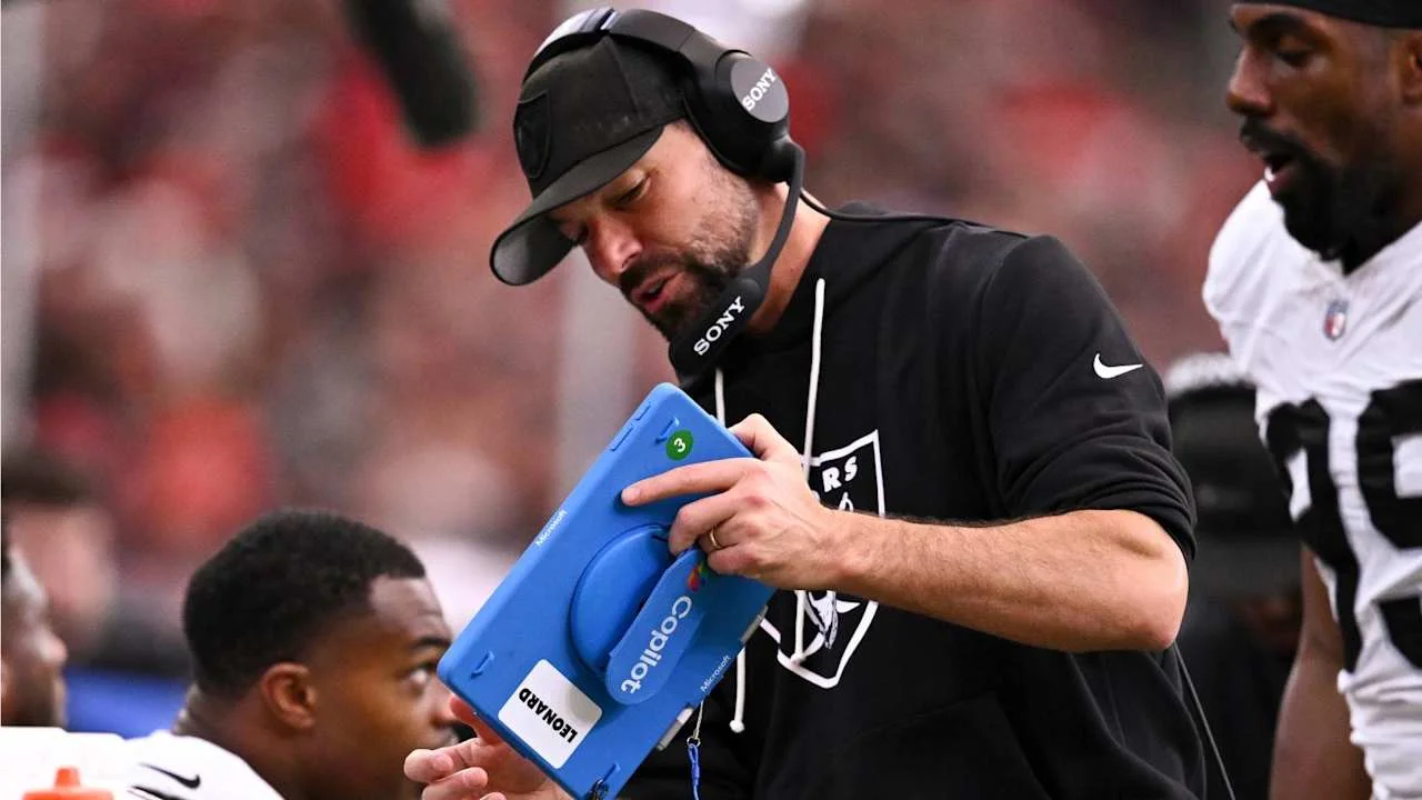 Raiders promote Rob Leonard to defensive coordinator