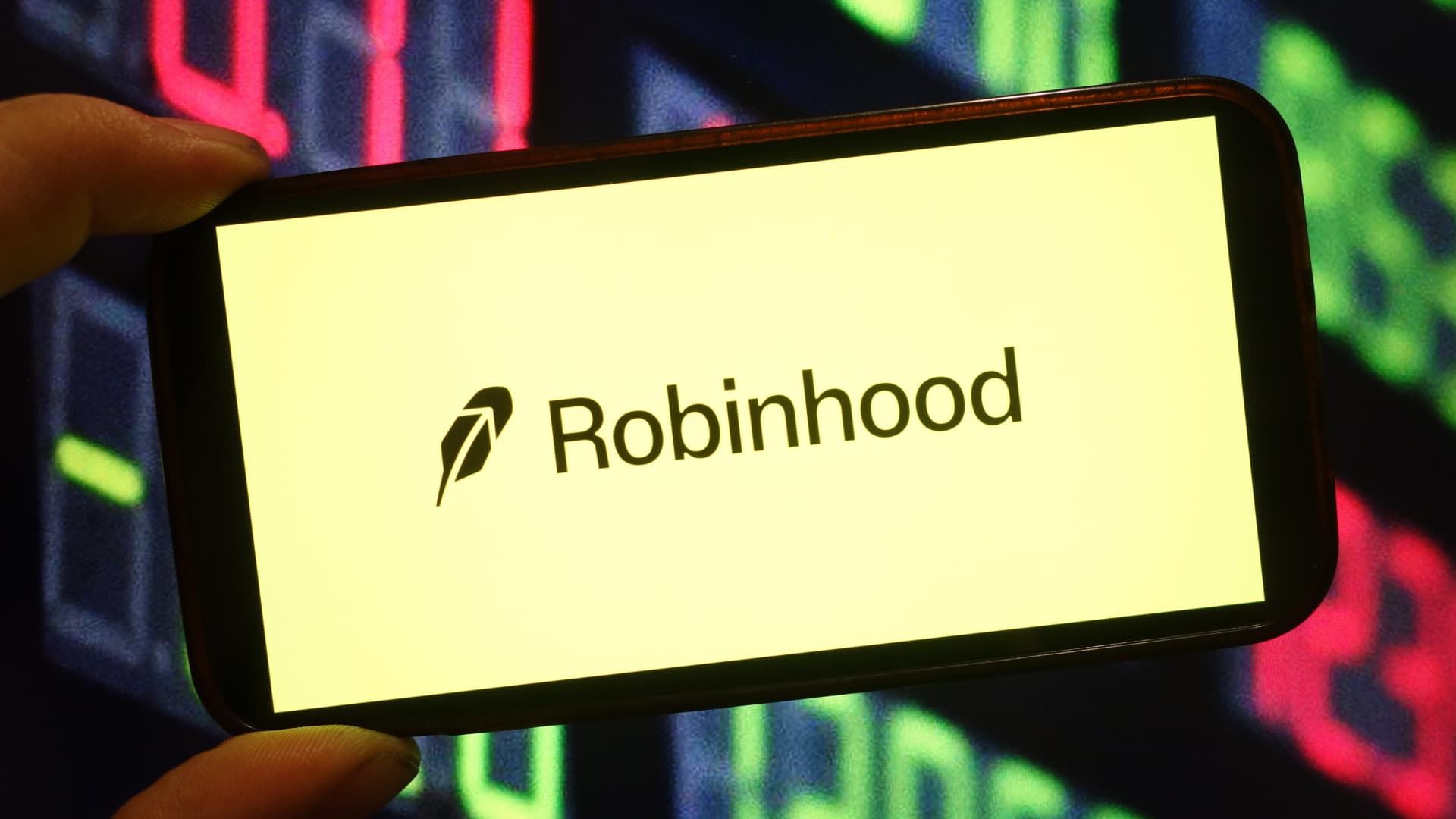 Featured image for Robinhood Shares Surge 14% Following S&P 500 Inclusion