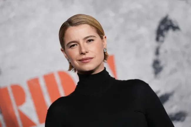 Buckley Secures Best Actress Oscar for Hamnet