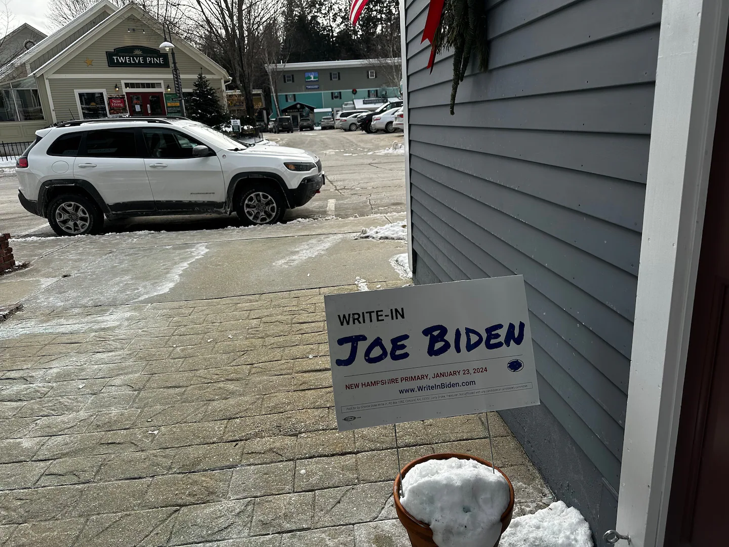 Featured image for Democratic Consultant Indicted for AI Biden Robocall Hoax in New Hampshire