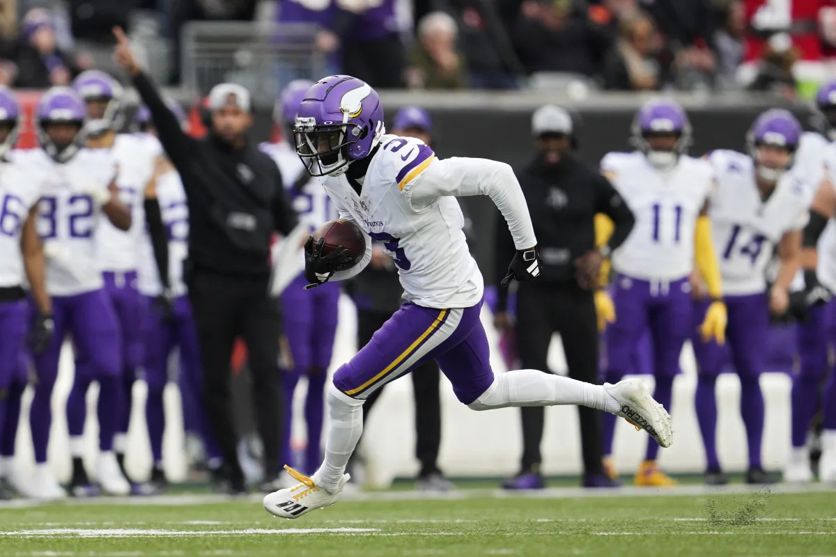 Featured image for "Fantasy Football Week 16: RBs, WRs & TEs to Start, Sit, and Sleep On"