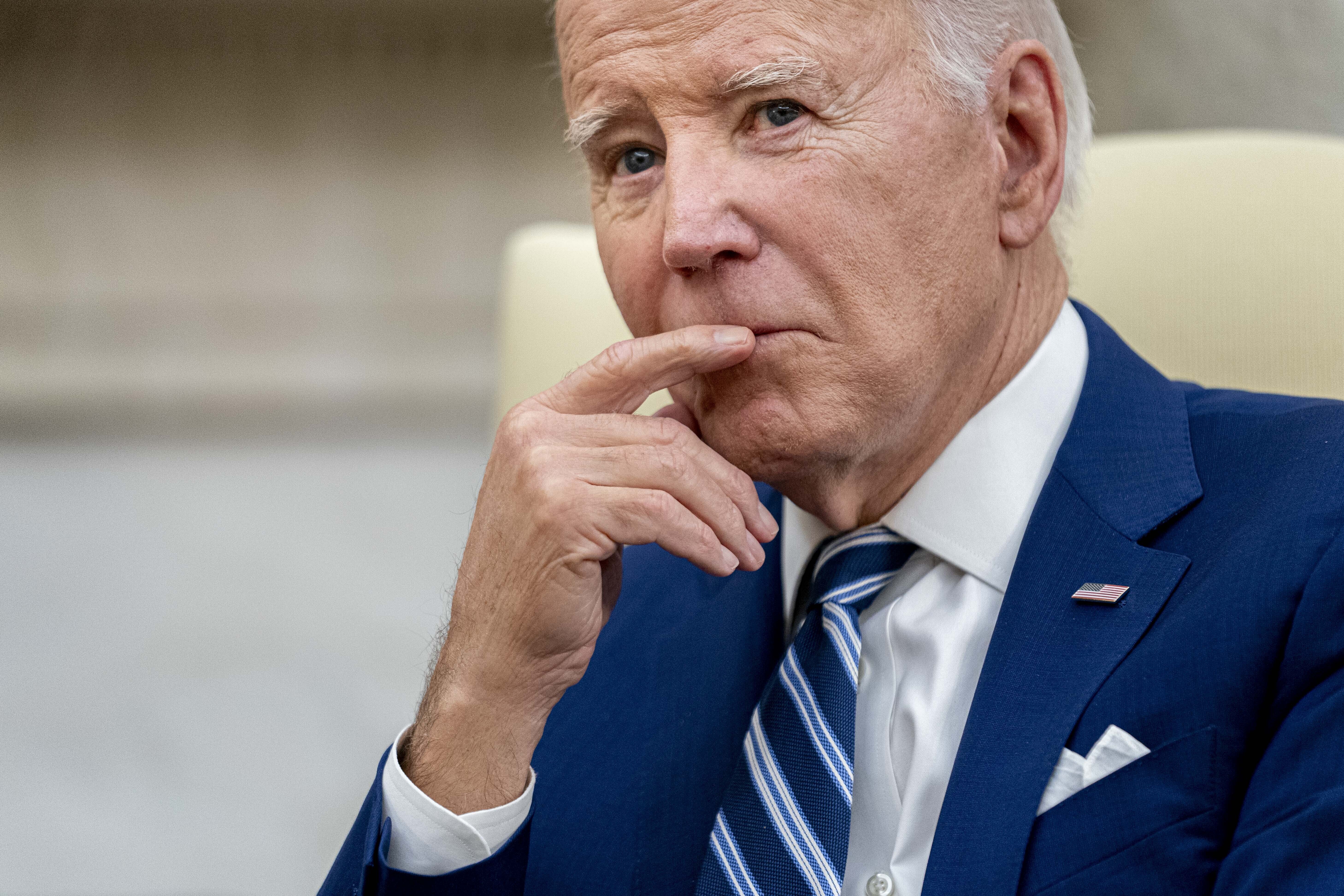 "Biden's Declining Poll Numbers: Young Voters, Israel-Palestine, and Minority Support Shift to Trump"