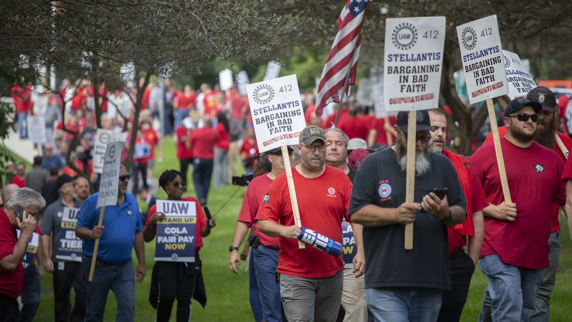 "UAW Strikes and Biden's Powerful Gesture: Impact on Auto Parts Suppliers"