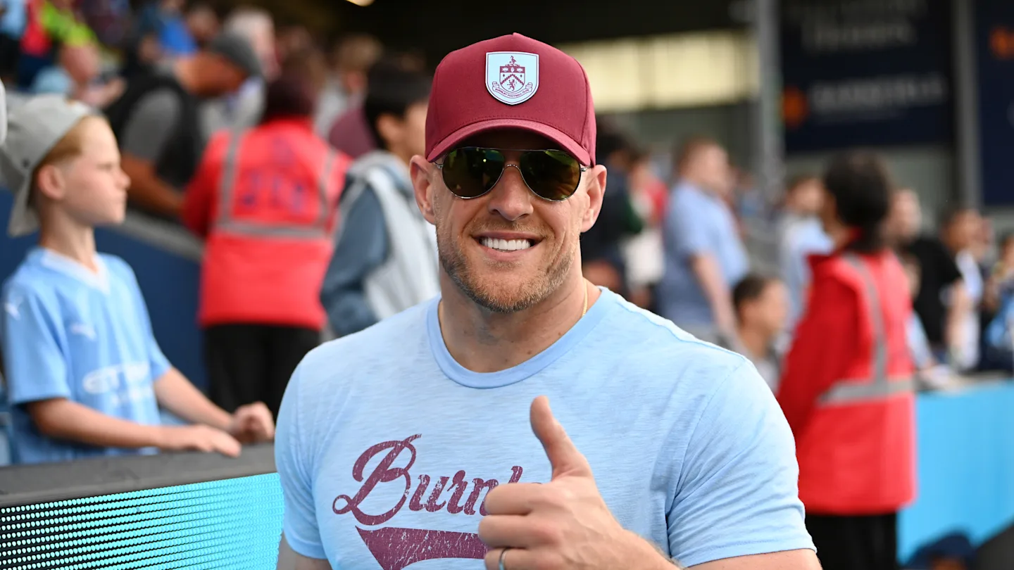 Featured image for True Freshman Linebacker Impresses Wisconsin Fans Next to JJ Watt