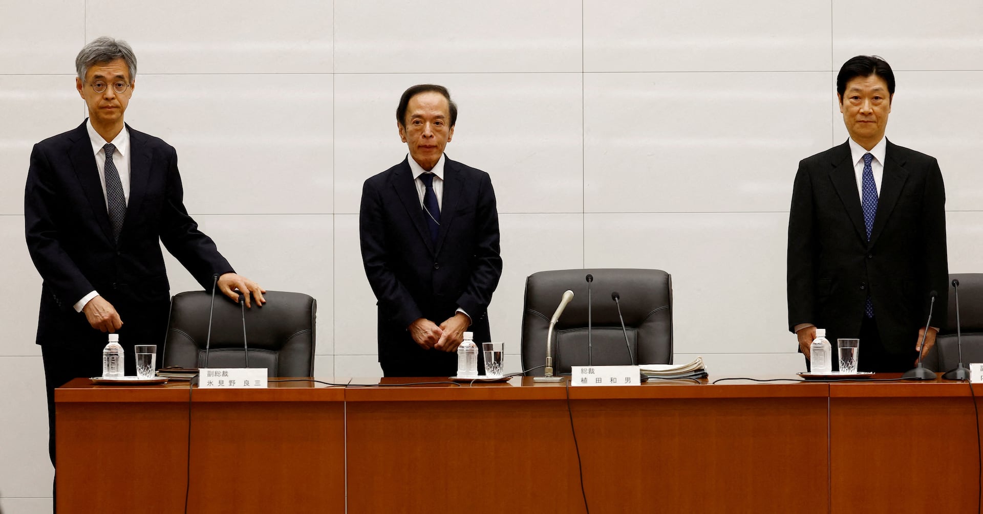 "BOJ's Unraveled Plan Leads to Yen's 4-Month Low and Unilever's Job Cuts"