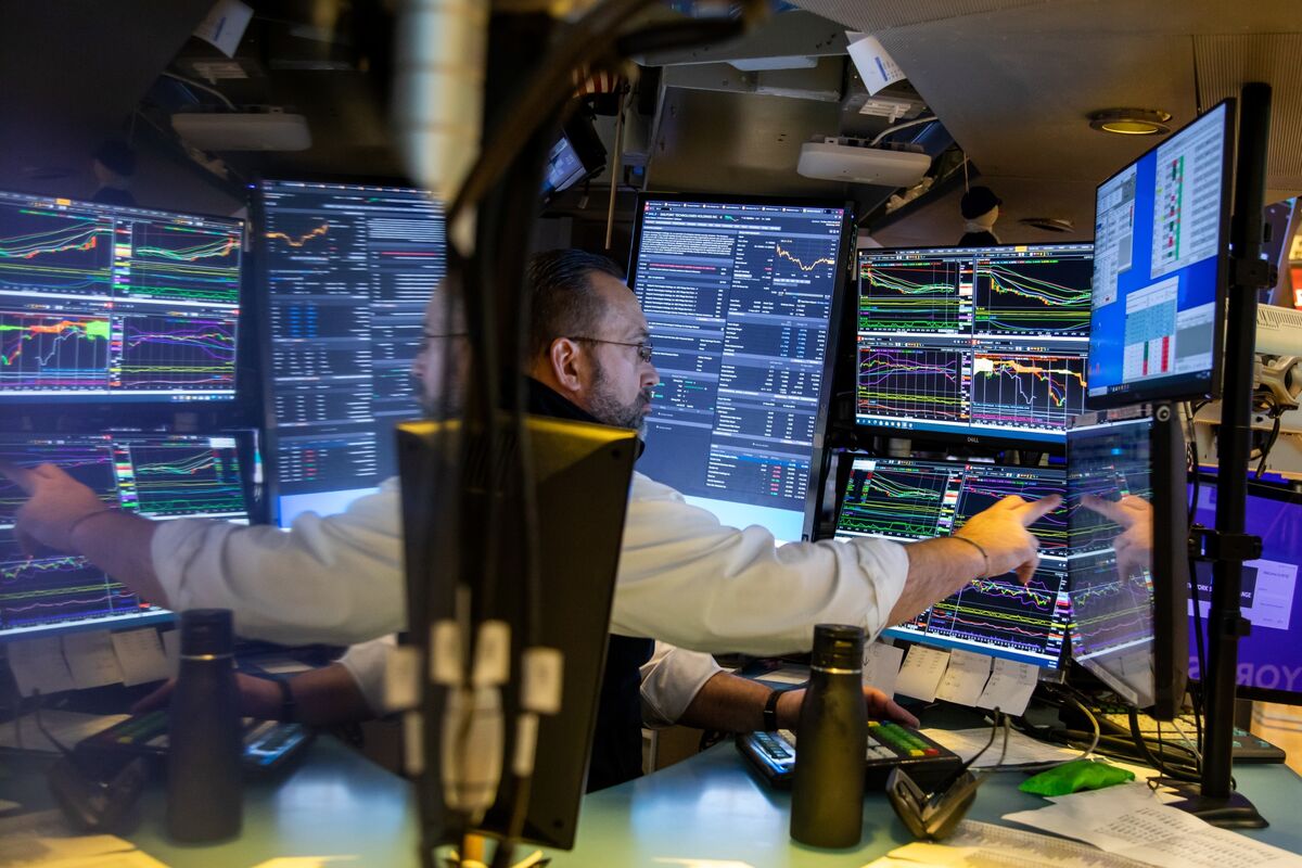 Bond Market Volatility Sparks Investor Caution Amid Economic Uncertainty