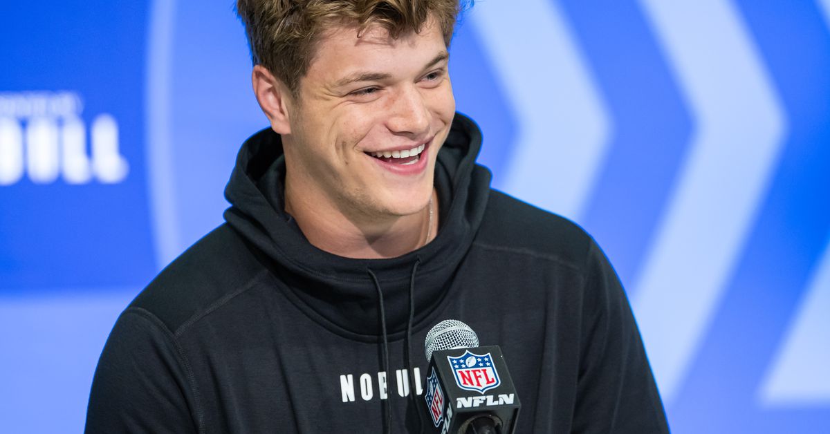 "Giants' Bold Move: Selecting J.J. McCarthy in 7-Round Mock Draft"