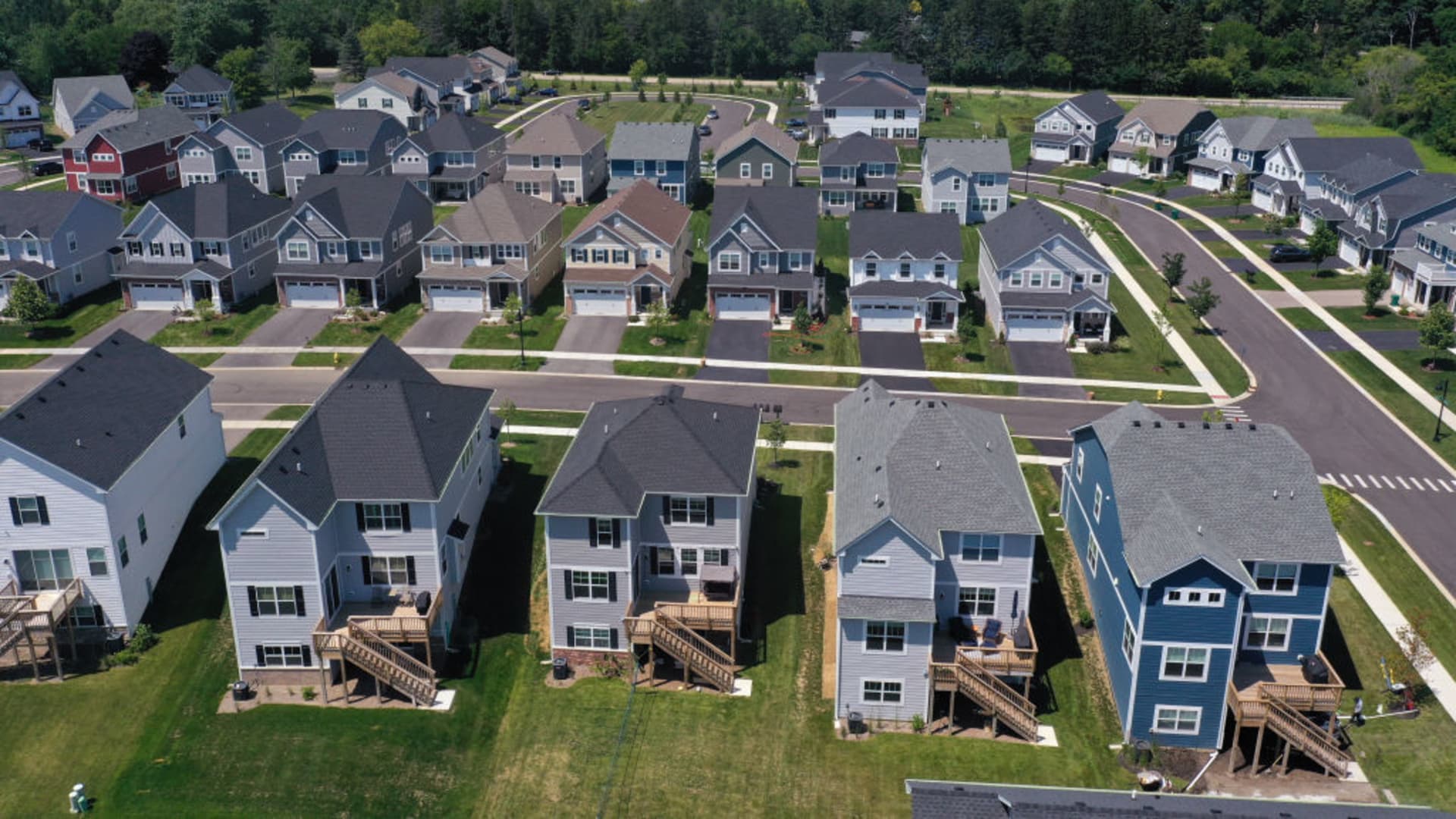 Featured image for Mortgage Refinancing Surges Amid Stable Rates and Economic Outlook