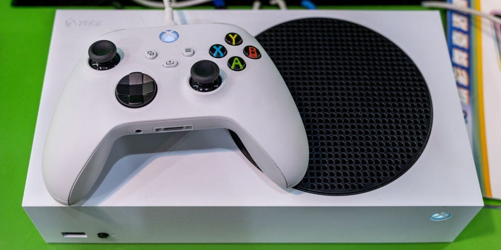 "Target Offers Massive Discounts on Xbox Series S Consoles, Including Starter Bundle for $220"