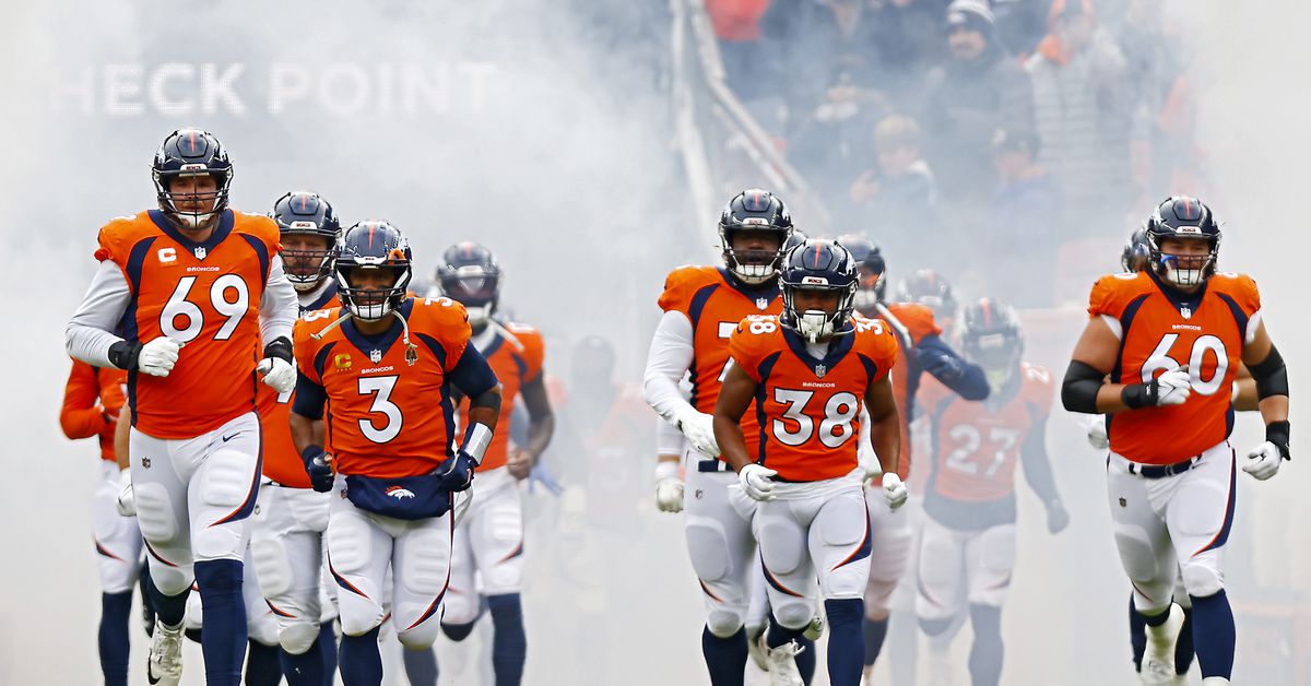 Featured image for Denver Broncos Revive Playoff Hopes with Victory over Chiefs
