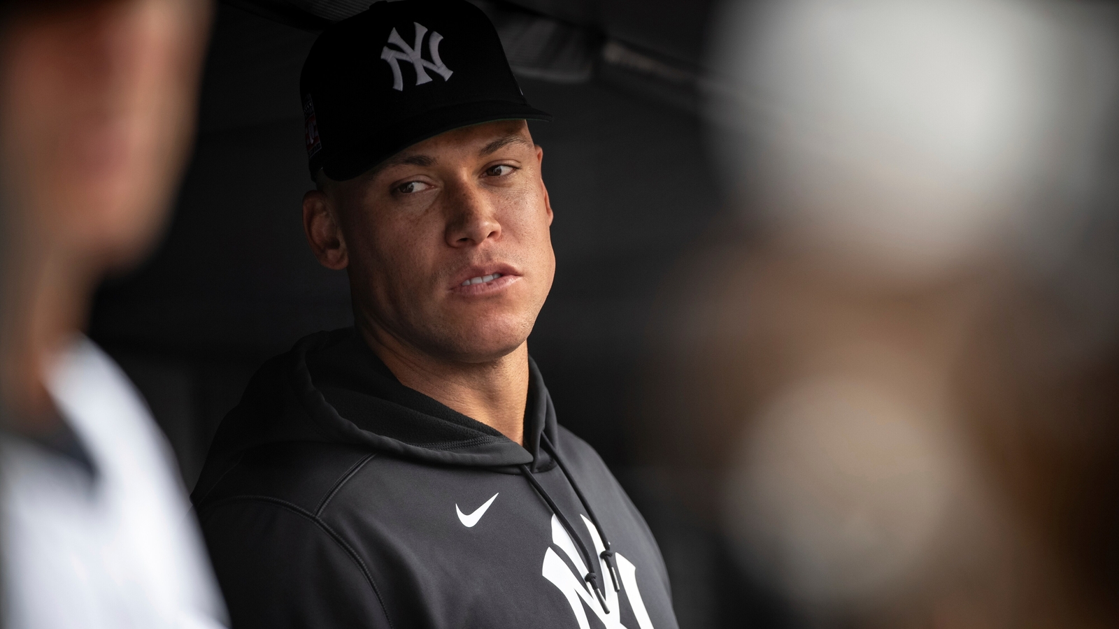 Featured image for Yankees' Aaron Judge sidelined by flexor strain amid AL East struggles